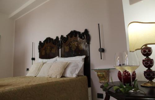 Historical Downtown Salerno Apartamento | Minerva Charming House Your Romantic Hideaway near Amalfi Coast