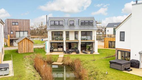 Cirencester Casa | Minety Lake 64 ML64 Lower Mill Estate Cotswolds