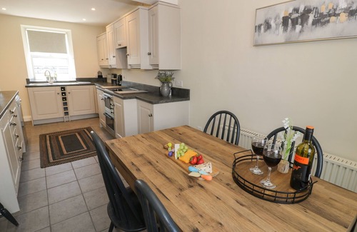 Trawsfynydd Cabaña | MINFFORDD, family friendly, character holiday cottage in Trawsfynydd