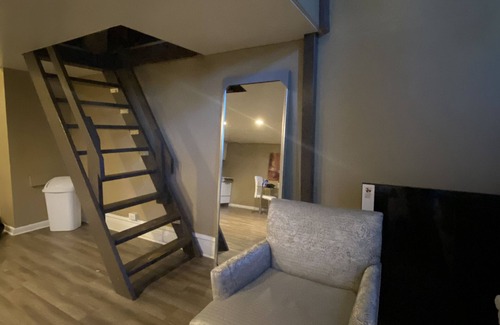 Wilkes-Barre Apartamento | Mini Artsy Loft…min from Ski resort and Mohegan sun casino!