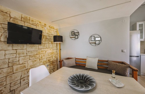 Monopari Casa | Mini Bella Gonia