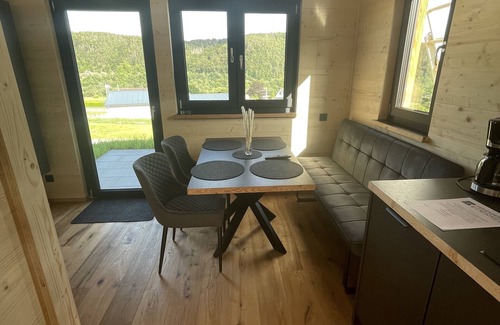 Edertal Chalet De Esquí | Mini chalet on Lake Edersee with 2 bedrooms