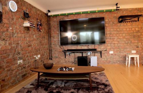 Brasa Apartamento | Mini cinema & movie studio with PS5