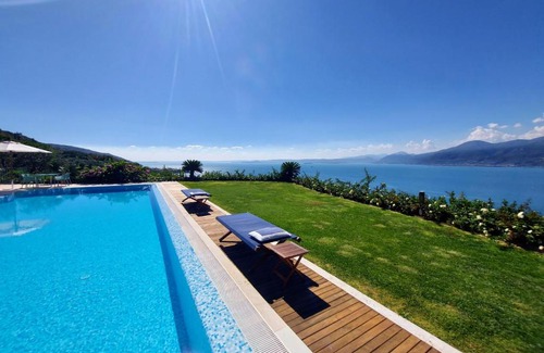 Frader Casa | MINI DI LUSSO CON PISCINA