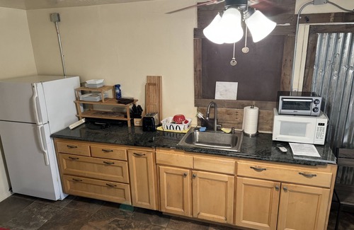 Pine Valley Apartamento | Mini Dude Ranch. Working Horse ranch, studio, Pet friendly, Mountain Views
