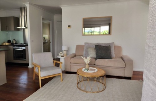 Robin Hill Casa | Mini farm stay so close to town