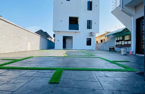Alimosho Apartamento | Mini Flat with Starlink Internet & Pool