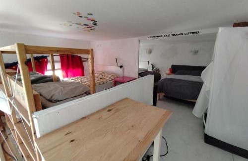 Quartier de France Apartamento | Mini immeuble en entier avec jardin côté Parc