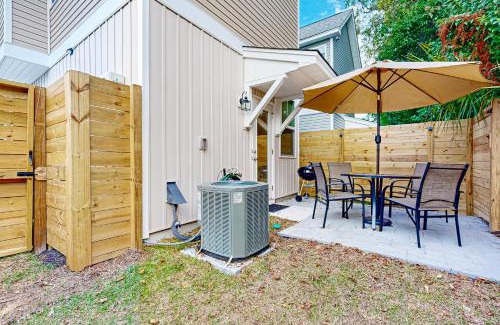 North Charleston Casa | Mini Manor off Meeting