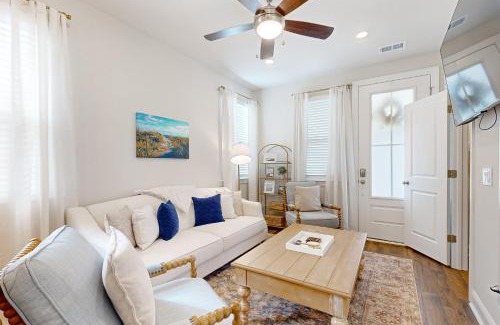 North Charleston Casa | Mini Manor off Meeting