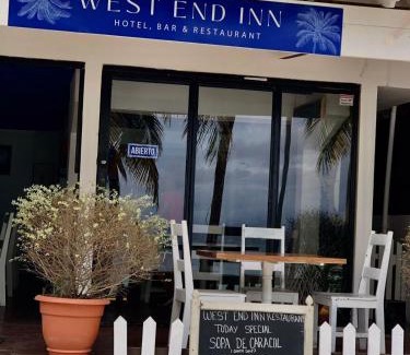 Half Moon Bay Apartamento | Mini Penthouse Beachfront - Bay View in West End