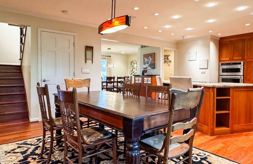 Labadie Casa | Mini Pointer | Dog Friendly, near Purina Farms, WashMO, Wedding venues