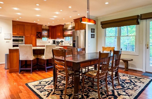 Labadie Casa | Mini Pointer | Dog Friendly, near Purina Farms, WashMO, Wedding venues