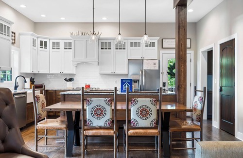 Ridgedale Casa | Nueva granja moderna se encuentra en 8 acres de tierra en las montañas Ozark cerca de Big Cedar Lodge
