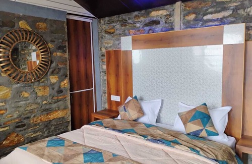 Shimla Cabaña | Mini resort with just 5 cottages and can accommodate max 15 members.