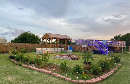 Matagorda Cabina | Mini resort with peaceful property includes pool and fun. Fishin Mission !