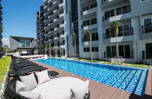 Kram Condominio | Mini Studio Queen bed w/ armchair, Lake view, Kitchen, AC and Wi-Fi