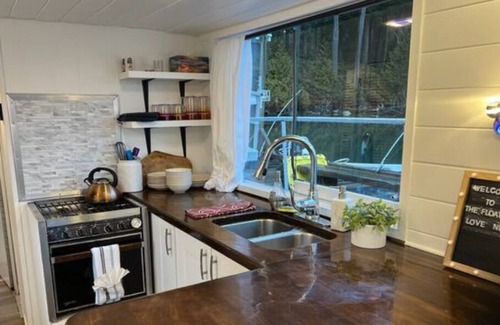 Port Moody Alquiler De Eote | Mini-yacht w. rooftop fire lounge