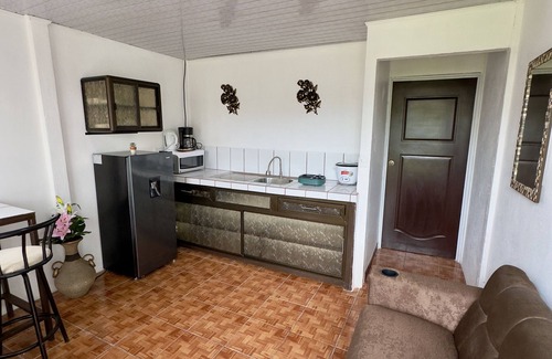 Limón Apartamento | Miniapto en Limón centro con A/C