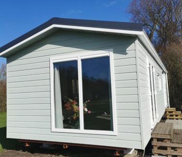 Oostkapelle Chalet De Esquí | Minicamping Shalom