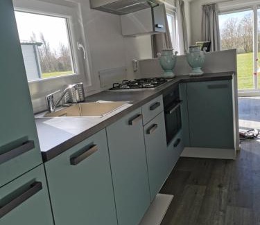 Oostkapelle Chalet De Esquí | Minicamping Shalom