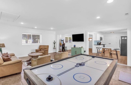Wilmington Casa | *MiniGolf-Hot Tub-Firepit-Games*