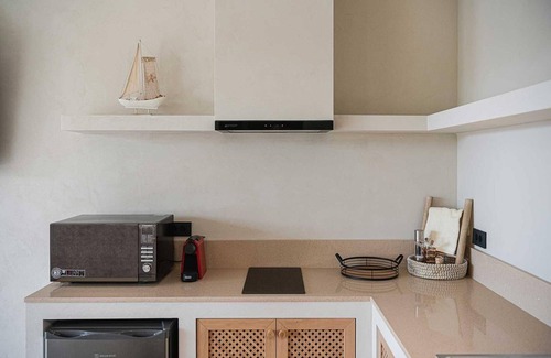 Daratsos Hotel | Minimal Hideaway with Jacuzzi