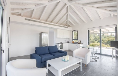 Kilada Casa | Casita Minimalista En Porto Cheli
