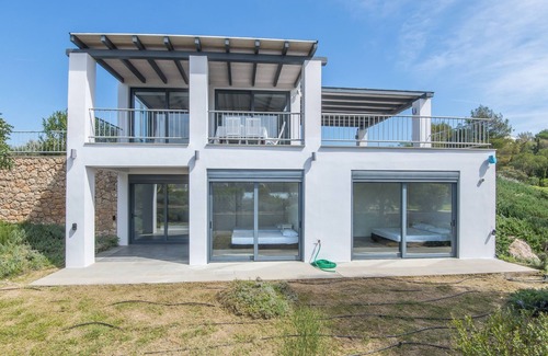Kilada Casa | Casita Minimalista En Porto Cheli