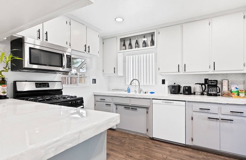 Central Escondido Casa | Minimalism & a Splash of Anime Home