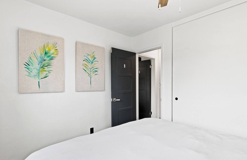 Central Escondido Casa | Minimalism & a Splash of Anime Home