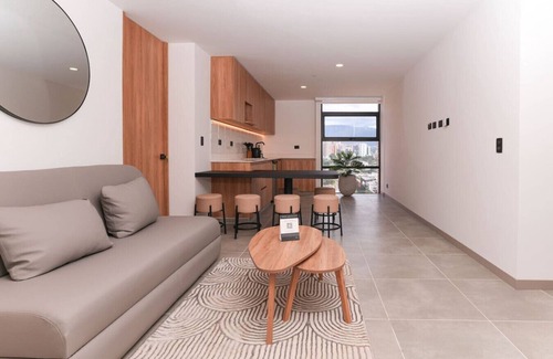San Diego Apartamento | Minimalist 3BR w/Cowork & Jacuzzi -El Poblado Gem