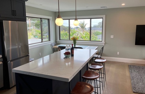 El Granada Casa | Minimalist and Modern Beauty Close to the Beach, Trails, and Great Restaurants