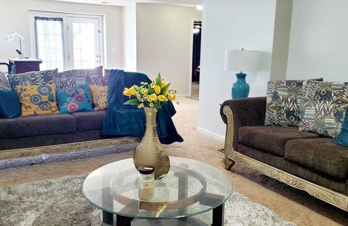 Dumfries Casa | Minimalist Basement Apartment - cozy and spacious for all