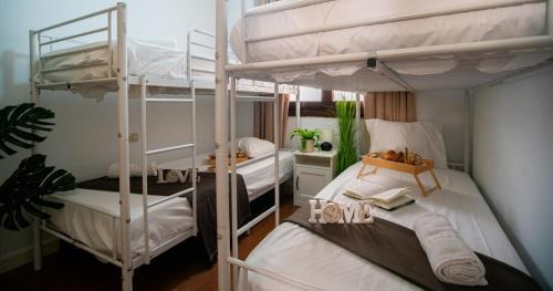 Carretera de Cadiz Apartamento | Minimalist Executive Stay with FREE Parking - Malaga Center