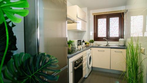 Carretera de Cadiz Apartamento | Minimalist Executive Stay with FREE Parking - Malaga Center