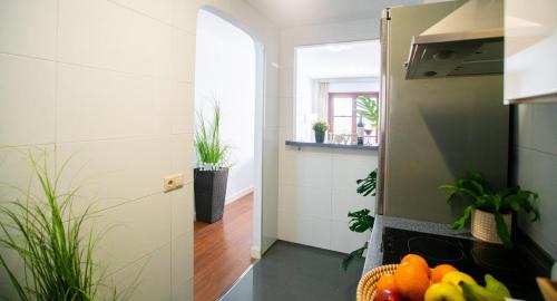 Carretera de Cadiz Apartamento | Minimalist Executive Stay with FREE Parking - Malaga Center