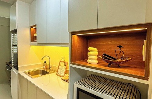 Las Pinas Condominio | Minimalist Japandi Haven: Escape to Simplicity and Serenity in Nature