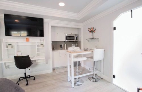 Pomona Apartamento | Minimalist, Pool private studio