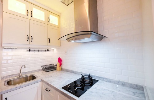 Jatinegara Apartamento | Minimalist Studio at Bassura City Apartment By Travelio