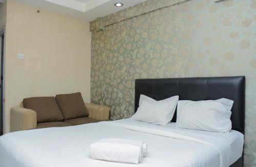 Kebagusan Apartamento | Minimalist Studio Room at Kebagusan City Apartment By Travelio