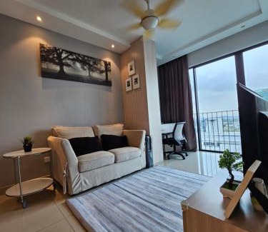 Shah Alam Apartamento | Minimalist Trefoil studio Setia Alam linked bridge to SCCC and SCM for 2-4 pax