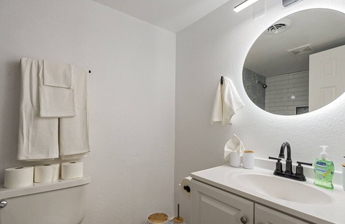 Fashion Square Apartamento | Minimalist Vibe 5 star Location 2BR 6min Downtown Scottsdale