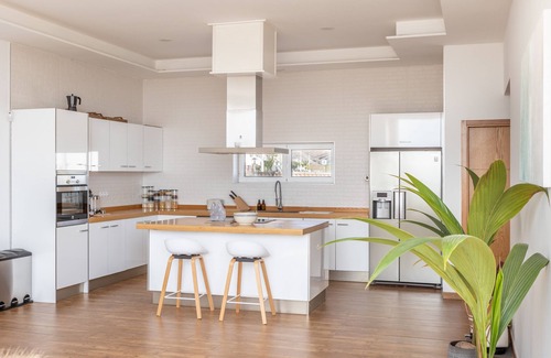 Arenas del Mar Villa | Minimalist villa by the beach