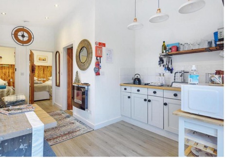 Redruth Casa | Minimoore Lodge. Perfect for walkers, cyclists and surfers.