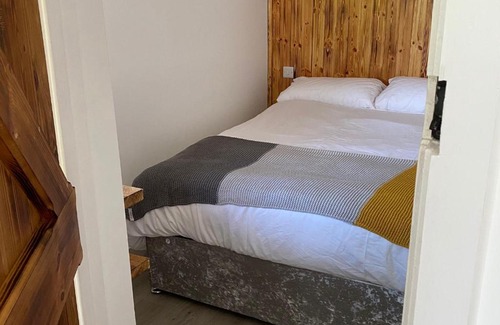 Redruth Casa | Minimoore Lodge. Perfect for walkers, cyclists and surfers.