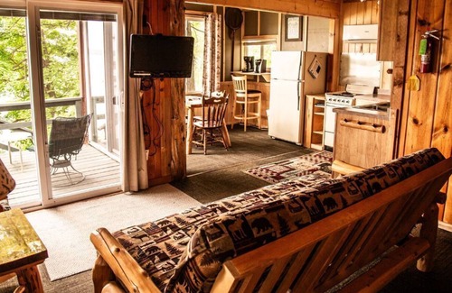 Puposky Cabina | Minnesota Lakefront Cabin - Sunset Views & Prime Fishing Location