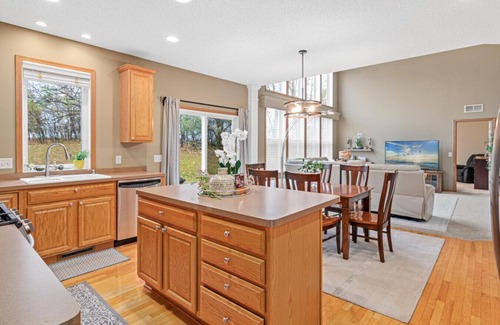 Cottage Grove Casa | Minnesota Timber Ridge: Cottage Grove and Woodbury Suburbs of Saint Paul