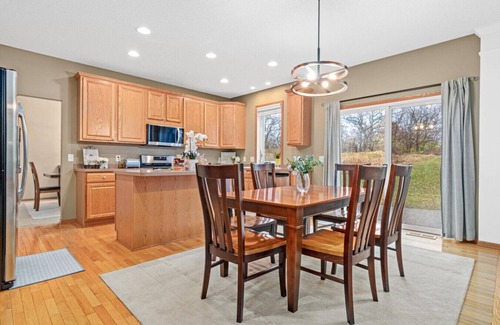 Cottage Grove Casa | Minnesota Timber Ridge: Cottage Grove and Woodbury Suburbs of Saint Paul