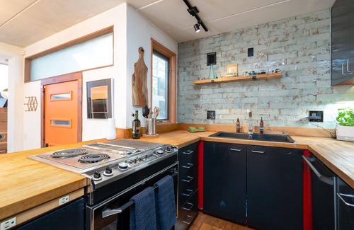 Seward Casa | MINNeSTAY* Dove's Nest